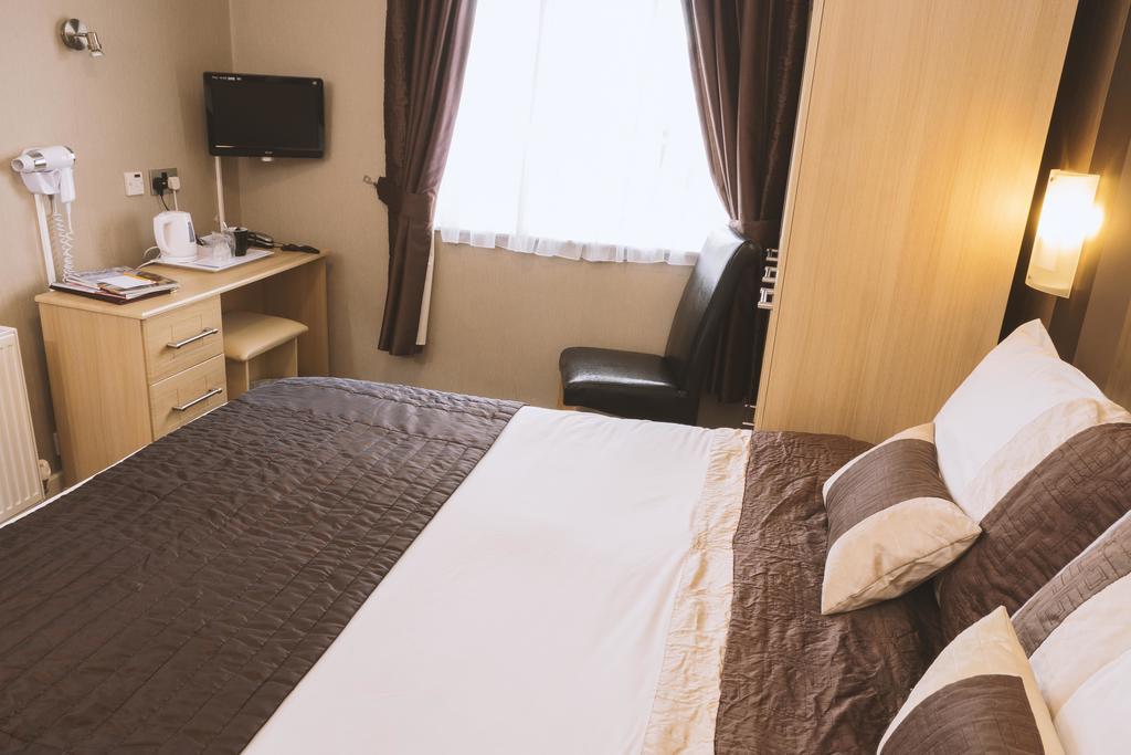 Trivelles Park Hotel Preston  Exterior photo