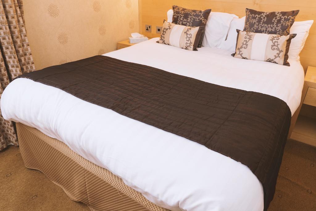 Trivelles Park Hotel Preston  Exterior photo