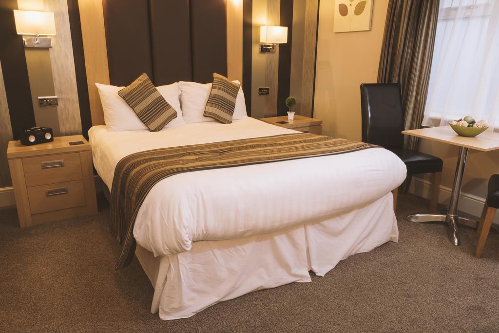Trivelles Park Hotel Preston  Exterior photo