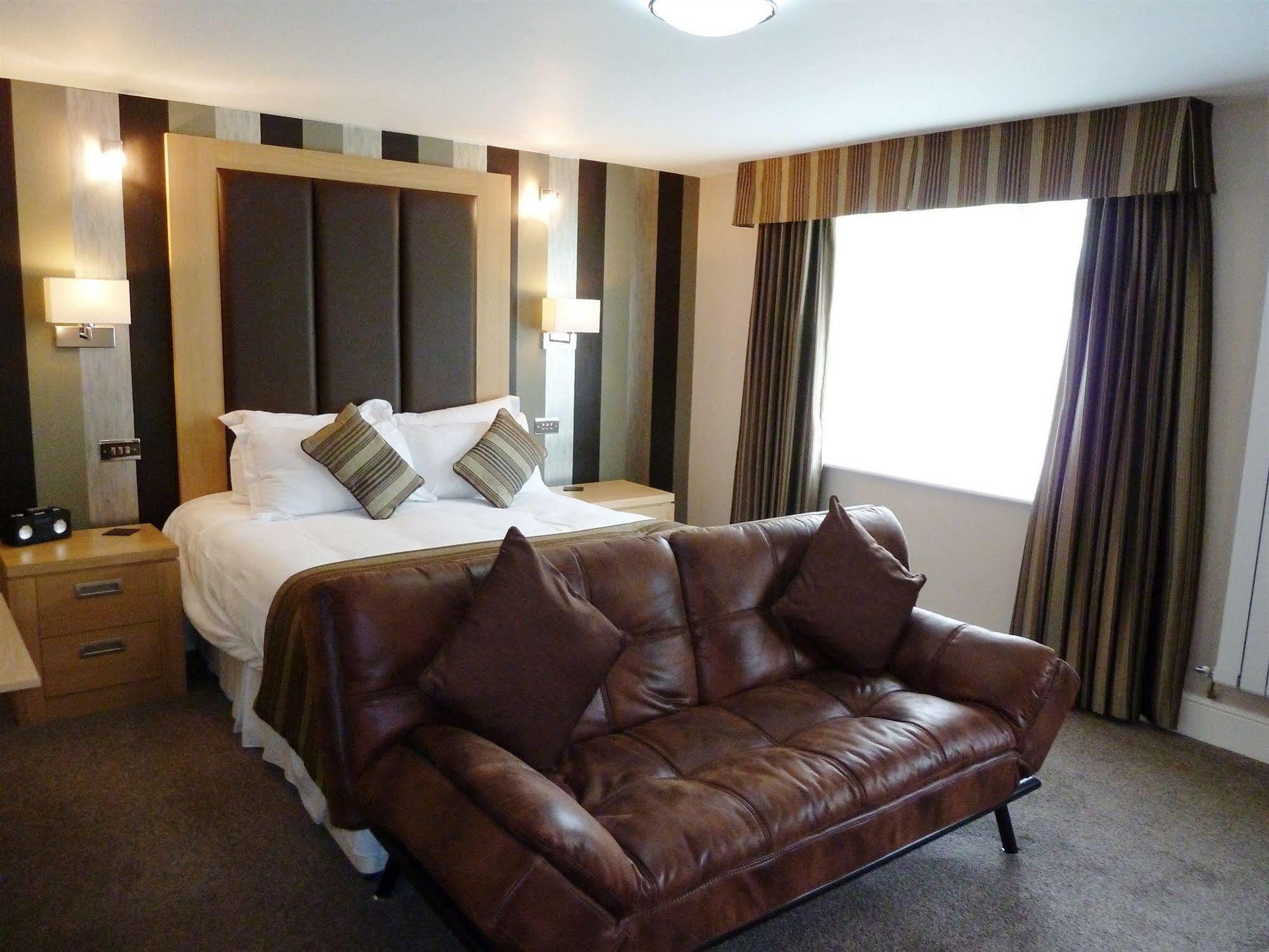 Trivelles Park Hotel Preston  Exterior photo