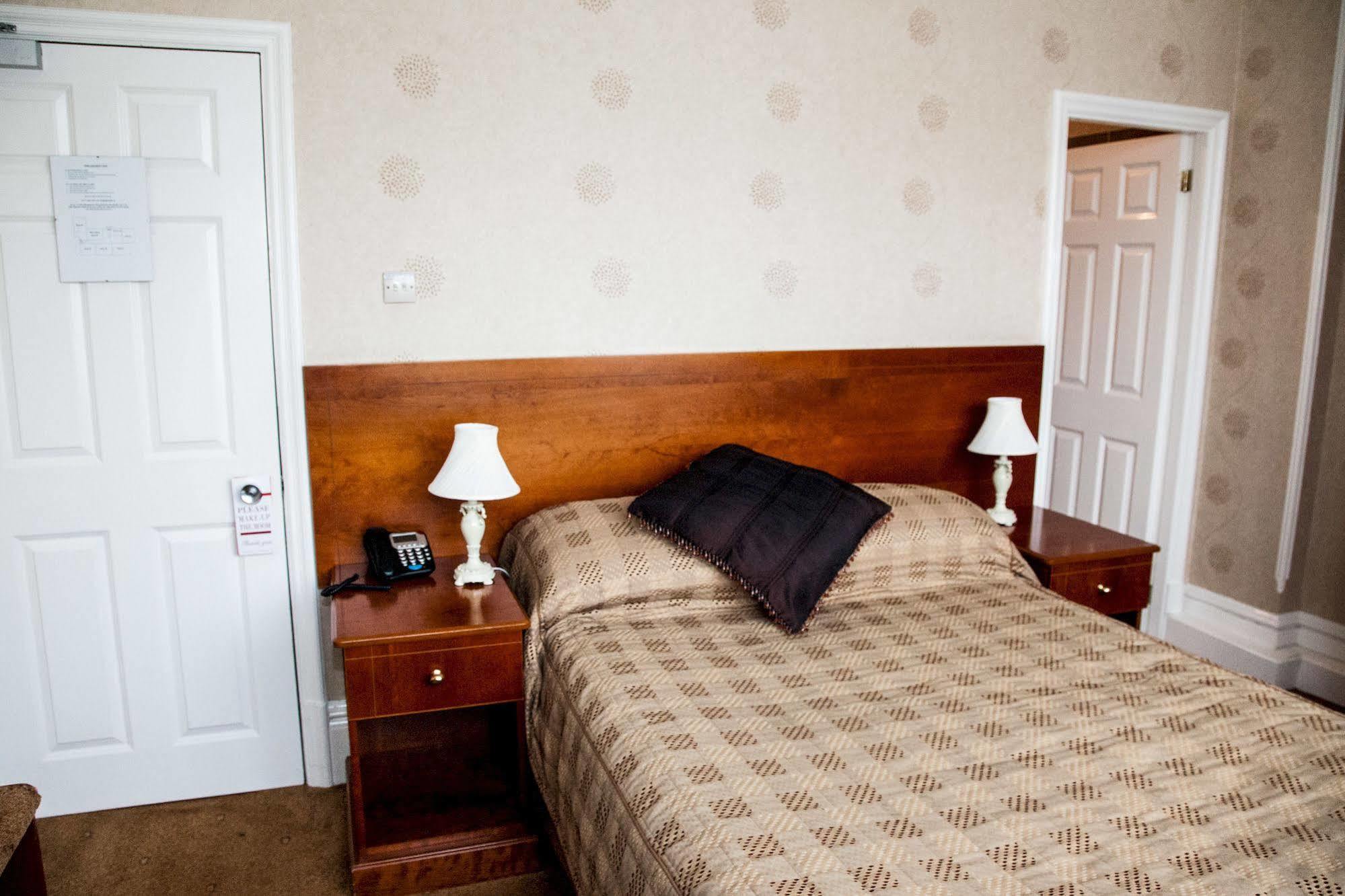 Trivelles Park Hotel Preston  Exterior photo