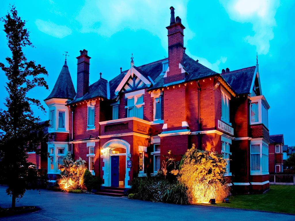 Trivelles Park Hotel Preston  Exterior photo